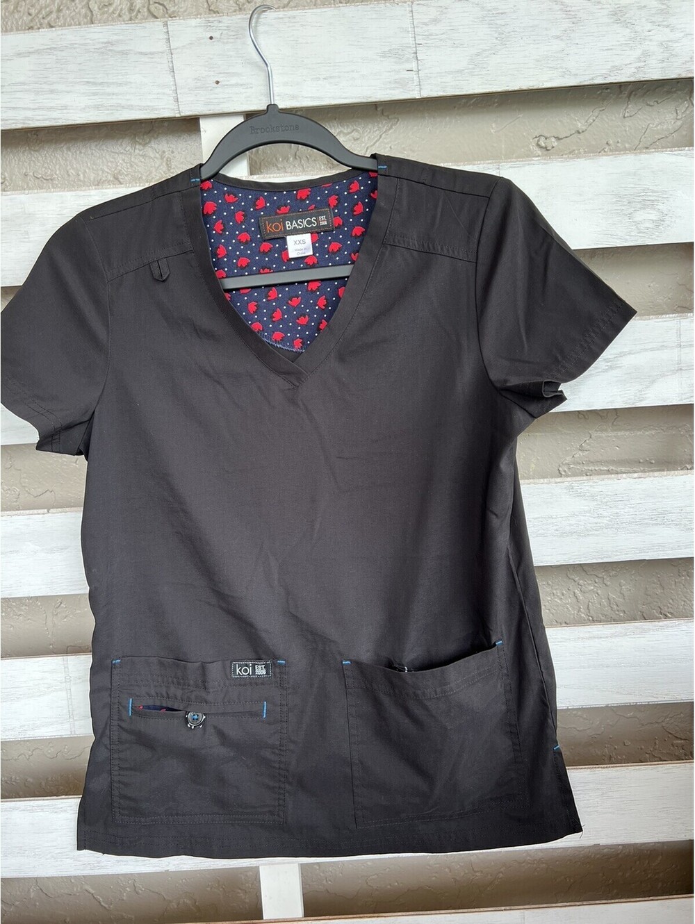 Koi Basics Womens Stretch Scrub Black V Neck Short Sleeve Pockets Size XXS.